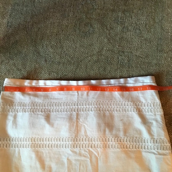 🌸 S O L D  GAP Eyelet Lined Crisp Cotton Skirt - Picture 9 of 10